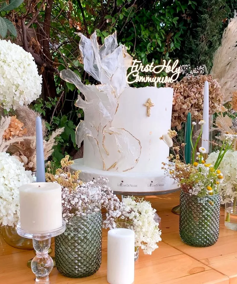 Inspiration: First Holy Communion table with a white cake, hydrangeas and candles